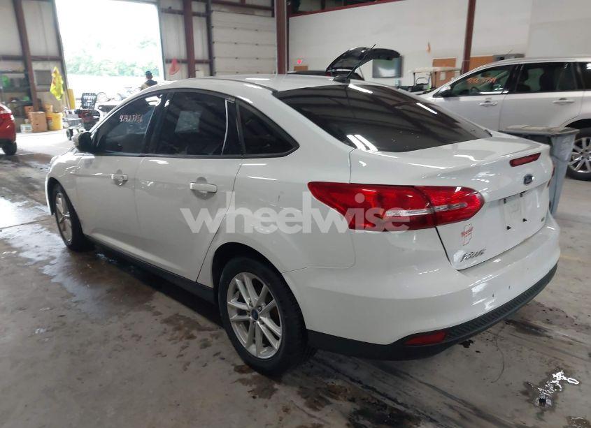 Photo 3 of 2017 Ford Focus SE (VIN 1FADP3F21HL303635)