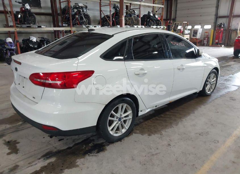 Photo 4 of 2017 Ford Focus SE (VIN 1FADP3F21HL303635)