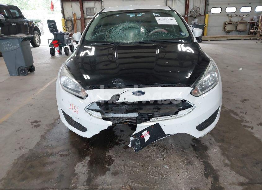 Photo 6 of 2017 Ford Focus SE (VIN 1FADP3F21HL303635)