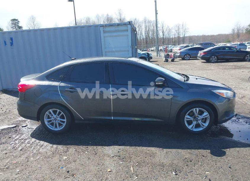Photo 13 of 2017 Ford Focus SE (VIN 1FADP3F21HL315106)