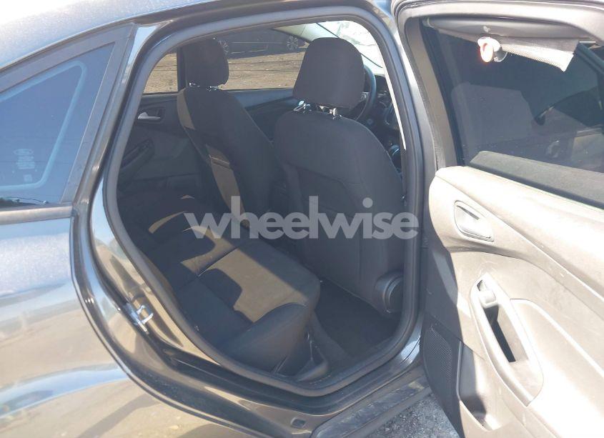 Photo 8 of 2017 Ford Focus SE (VIN 1FADP3F21HL315106)