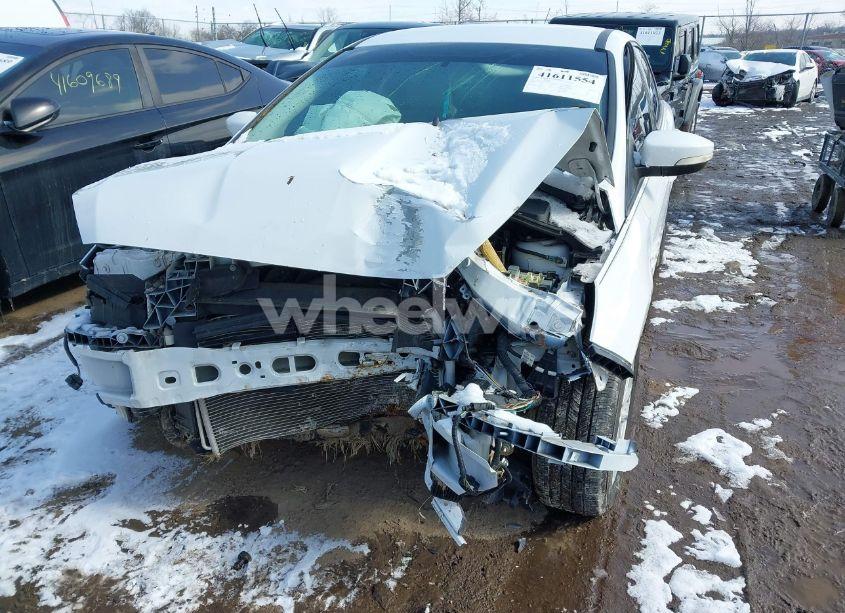 Photo 13 of 2017 Ford Focus SE (VIN 1FADP3F21HL329118)