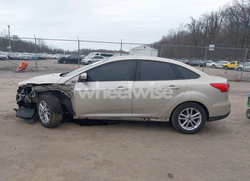 Photo 14 of 2018 Ford Focus SE (VIN 1FADP3F21JL202102)