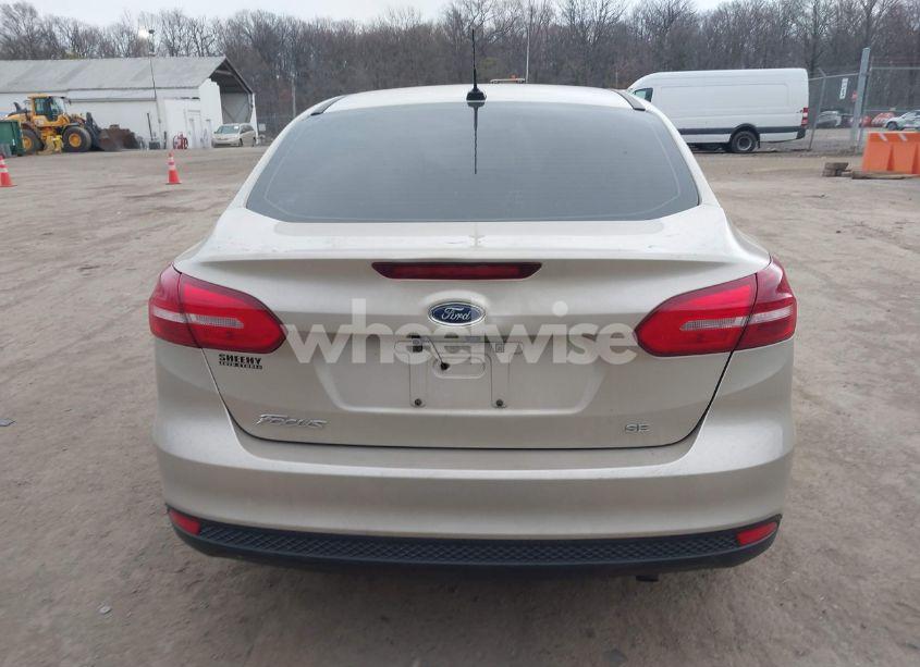 Photo 16 of 2018 Ford Focus SE (VIN 1FADP3F21JL202102)