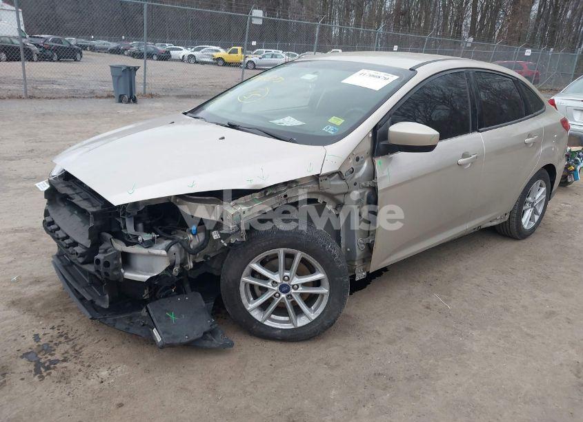 Photo 2 of 2018 Ford Focus SE (VIN 1FADP3F21JL202102)