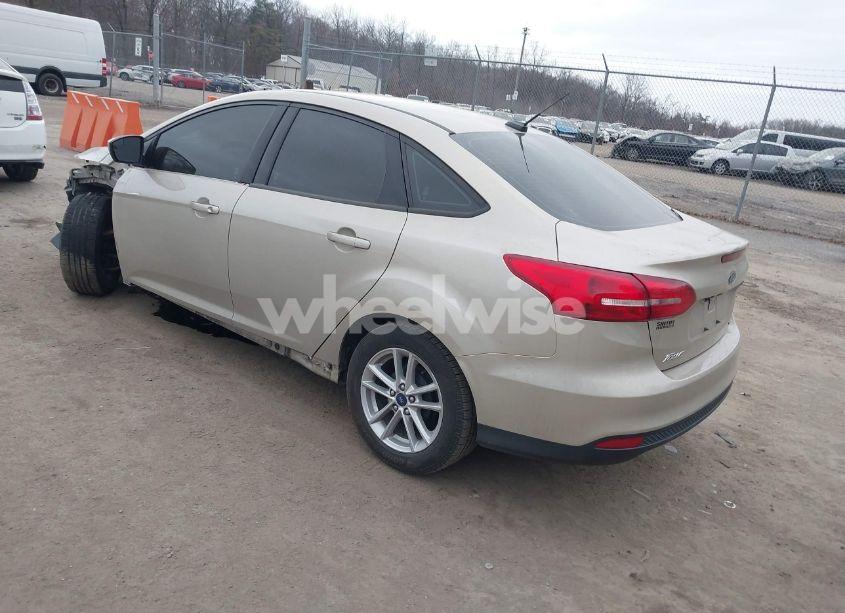 Photo 3 of 2018 Ford Focus SE (VIN 1FADP3F21JL202102)