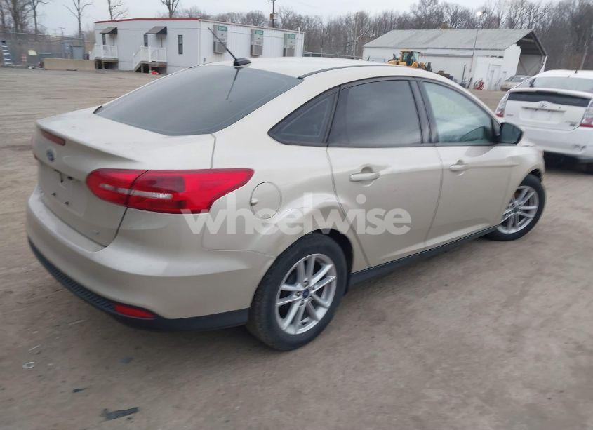 Photo 4 of 2018 Ford Focus SE (VIN 1FADP3F21JL202102)