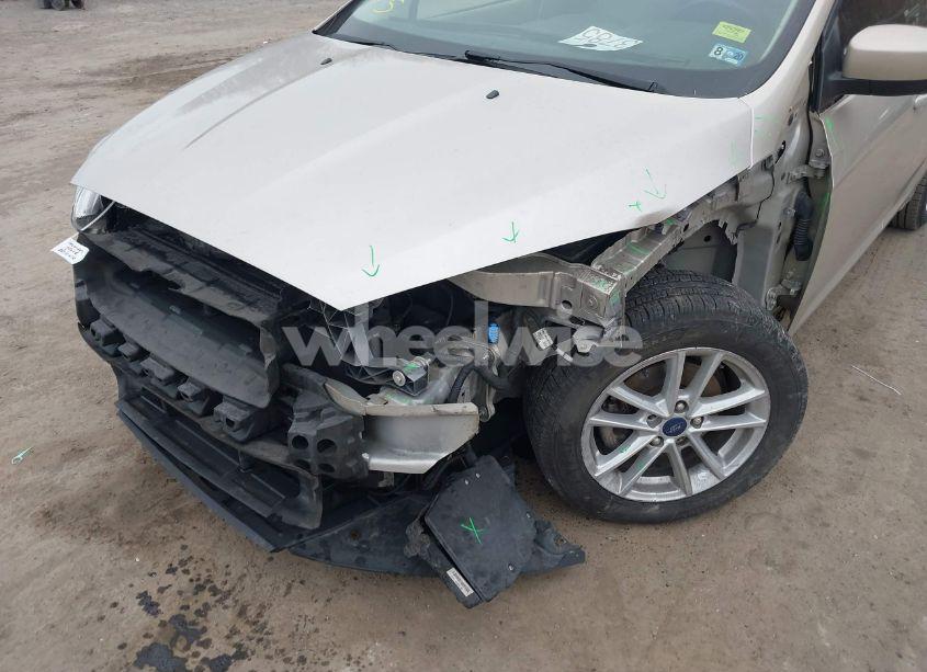 Photo 6 of 2018 Ford Focus SE (VIN 1FADP3F21JL202102)