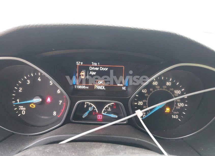 Photo 7 of 2018 Ford Focus SE (VIN 1FADP3F21JL202102)