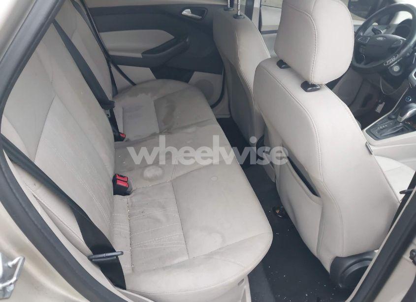 Photo 8 of 2018 Ford Focus SE (VIN 1FADP3F21JL202102)