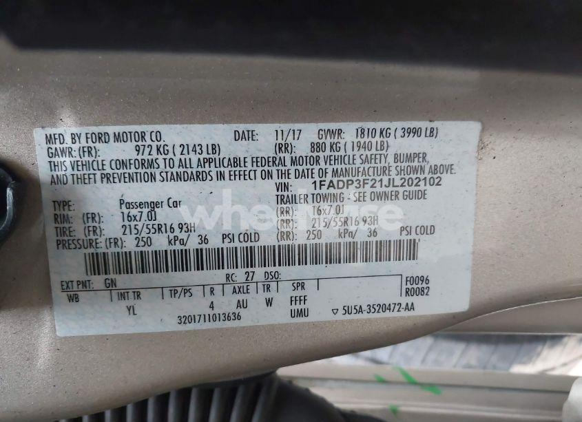 Photo 9 of 2018 Ford Focus SE (VIN 1FADP3F21JL202102)