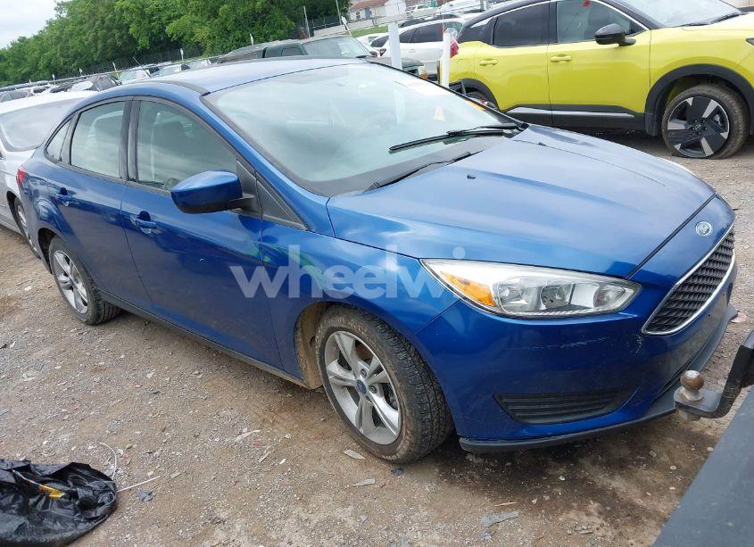2018 Ford Focus SE (VIN 1FADP3F21JL212029) main photo