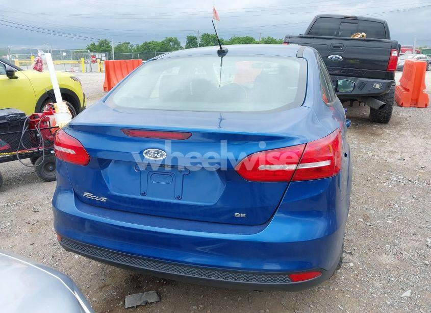 Photo 16 of 2018 Ford Focus SE (VIN 1FADP3F21JL212029)
