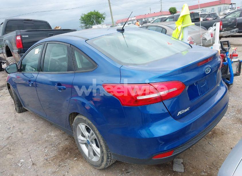 Photo 3 of 2018 Ford Focus SE (VIN 1FADP3F21JL212029)