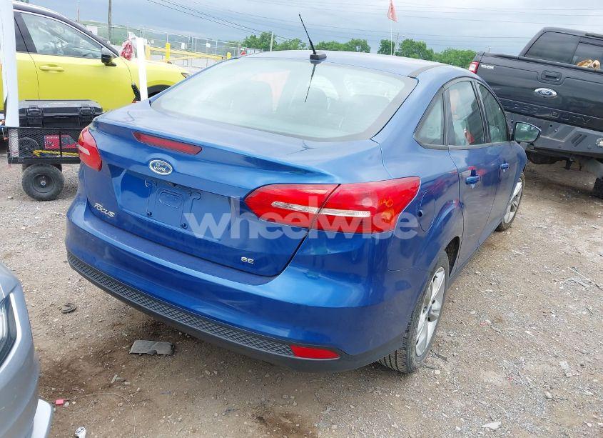 Photo 4 of 2018 Ford Focus SE (VIN 1FADP3F21JL212029)