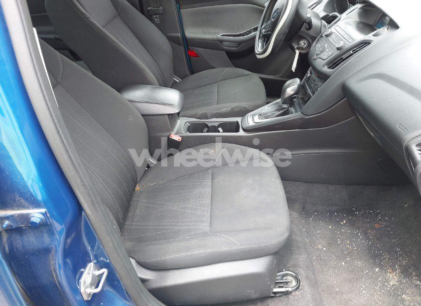 Photo 5 of 2018 Ford Focus SE (VIN 1FADP3F21JL212029)