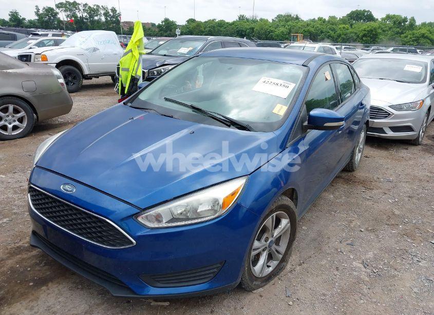 Photo 6 of 2018 Ford Focus SE (VIN 1FADP3F21JL212029)