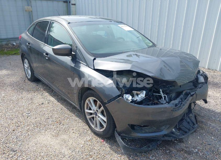 2018 Ford Focus SE (VIN 1FADP3F21JL214749) main photo