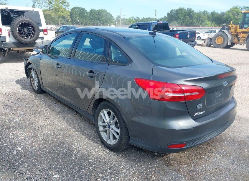 Photo 3 of 2018 Ford Focus SE (VIN 1FADP3F21JL214749)