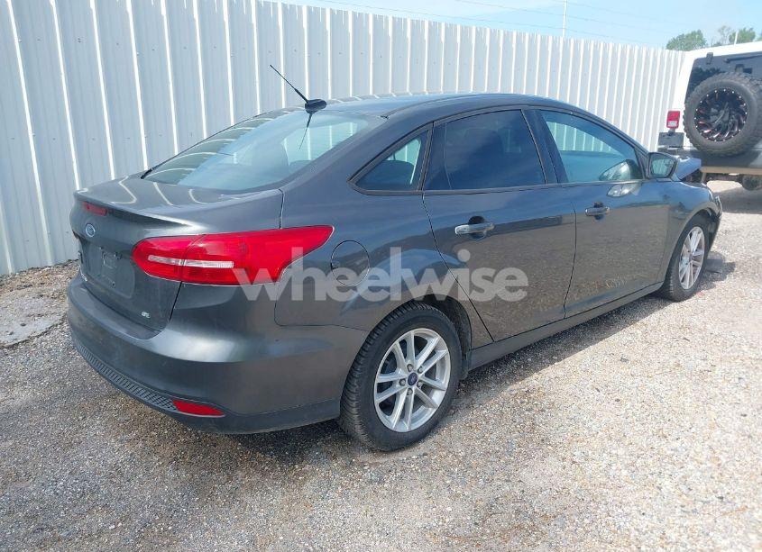 Photo 4 of 2018 Ford Focus SE (VIN 1FADP3F21JL214749)