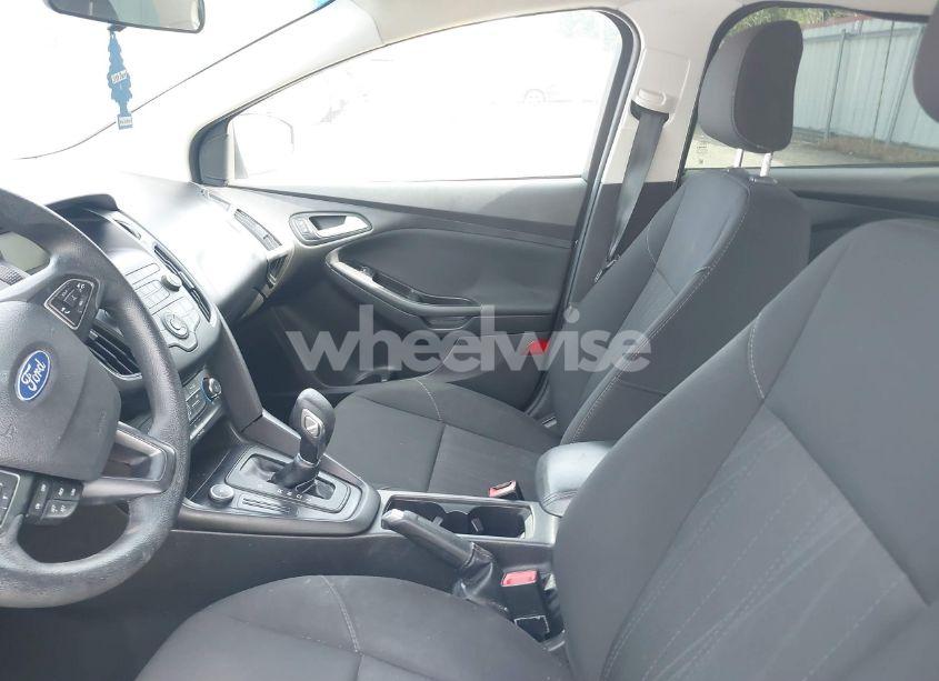 Photo 5 of 2018 Ford Focus SE (VIN 1FADP3F21JL214749)