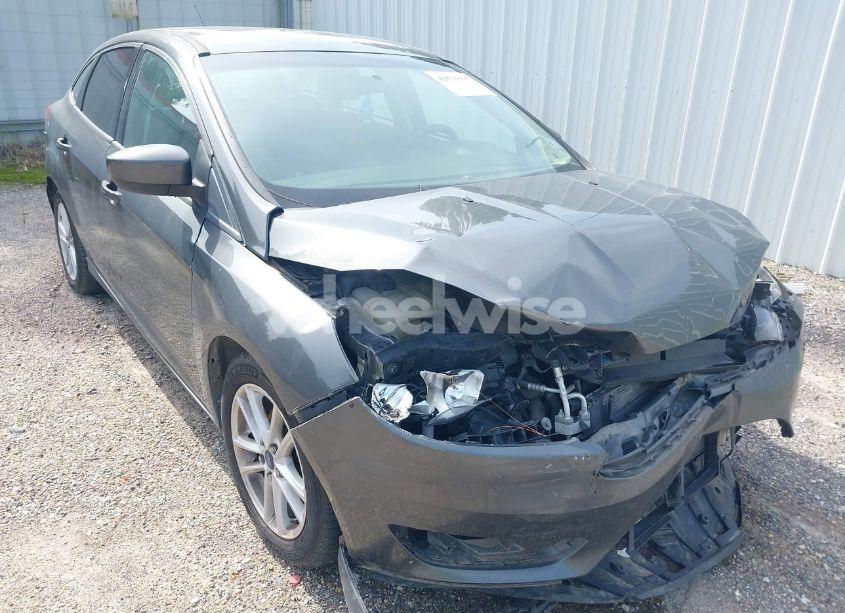 Photo 6 of 2018 Ford Focus SE (VIN 1FADP3F21JL214749)