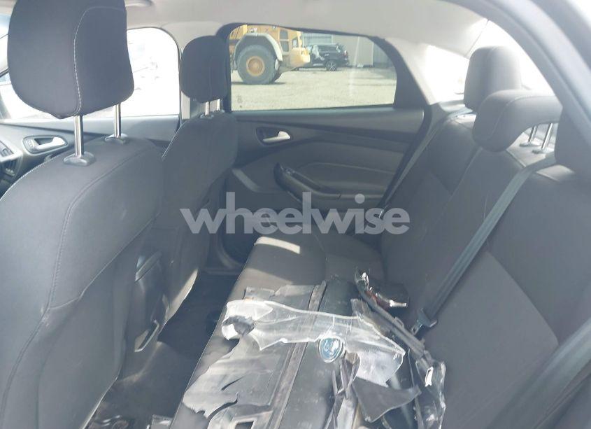 Photo 8 of 2018 Ford Focus SE (VIN 1FADP3F21JL214749)