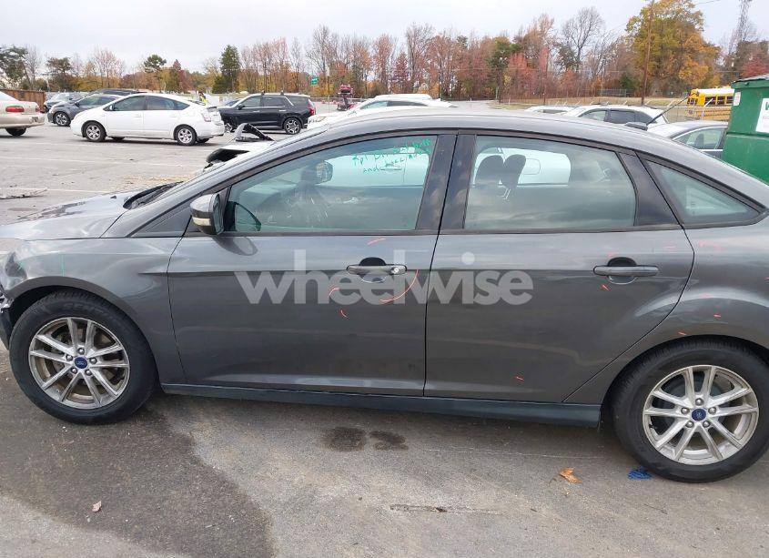 Photo 14 of 2018 Ford Focus SE (VIN 1FADP3F21JL215187)