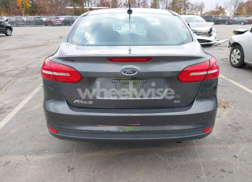 Photo 16 of 2018 Ford Focus SE (VIN 1FADP3F21JL215187)