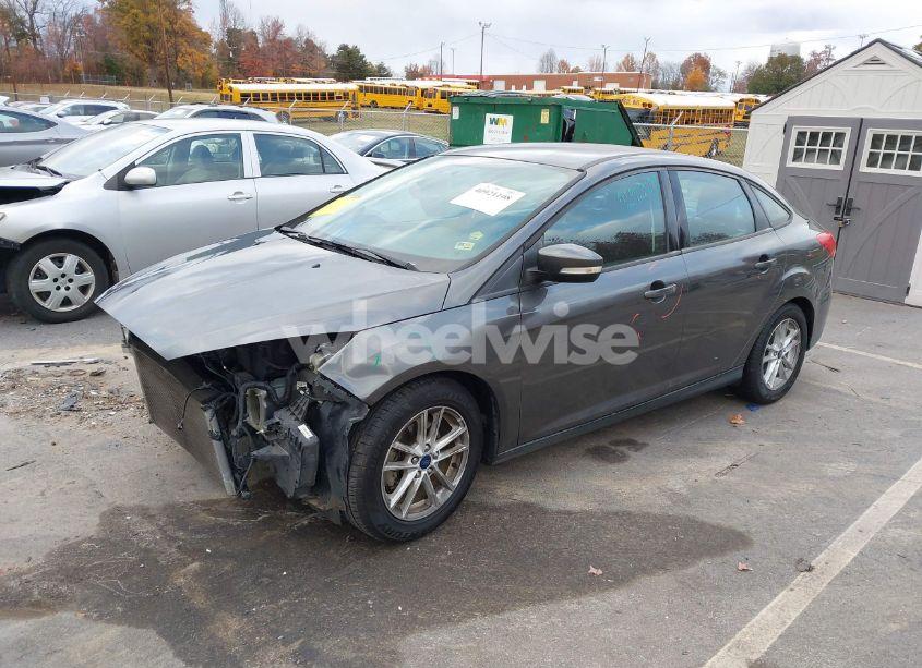 Photo 2 of 2018 Ford Focus SE (VIN 1FADP3F21JL215187)