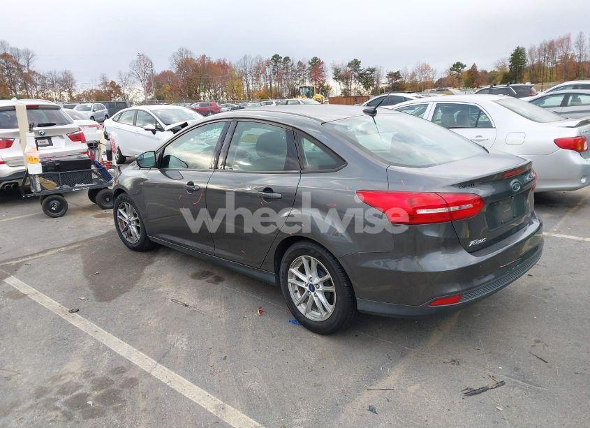 Photo 3 of 2018 Ford Focus SE (VIN 1FADP3F21JL215187)