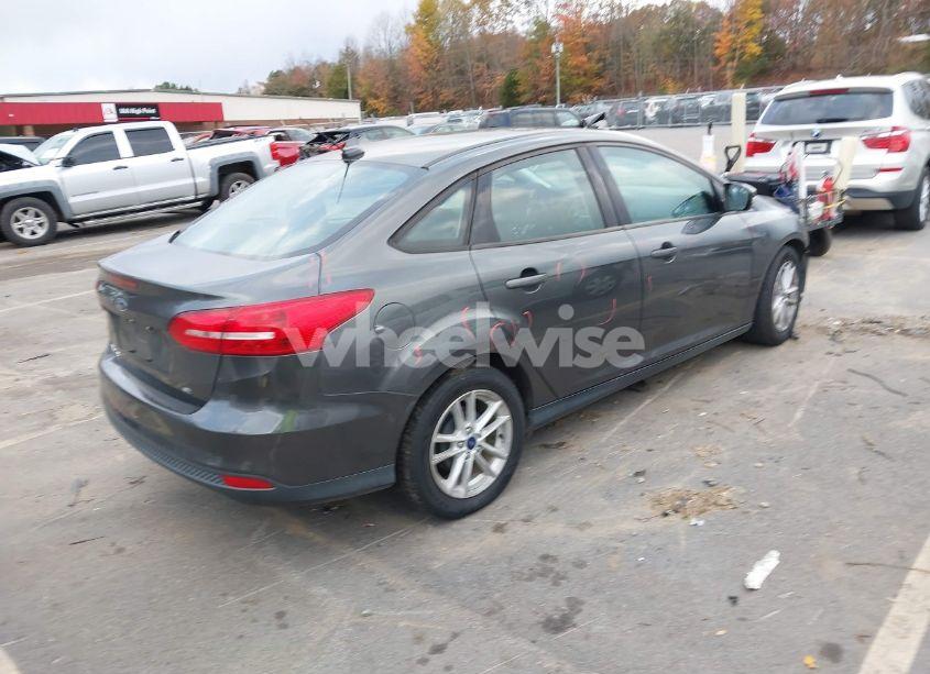 Photo 4 of 2018 Ford Focus SE (VIN 1FADP3F21JL215187)