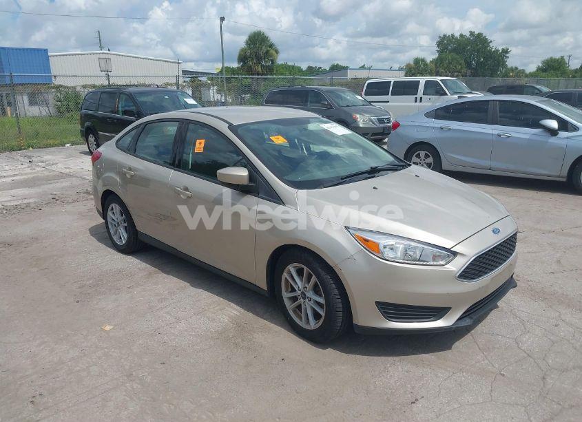 2018 Ford Focus SE (VIN 1FADP3F21JL227288) main photo