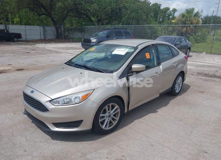 Photo 2 of 2018 Ford Focus SE (VIN 1FADP3F21JL227288)