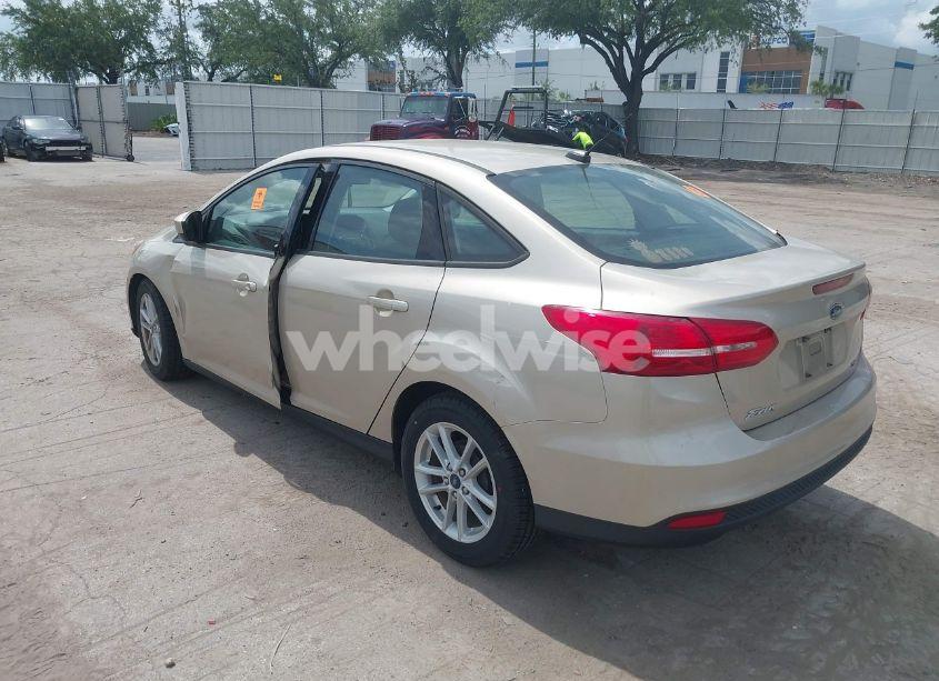 Photo 3 of 2018 Ford Focus SE (VIN 1FADP3F21JL227288)