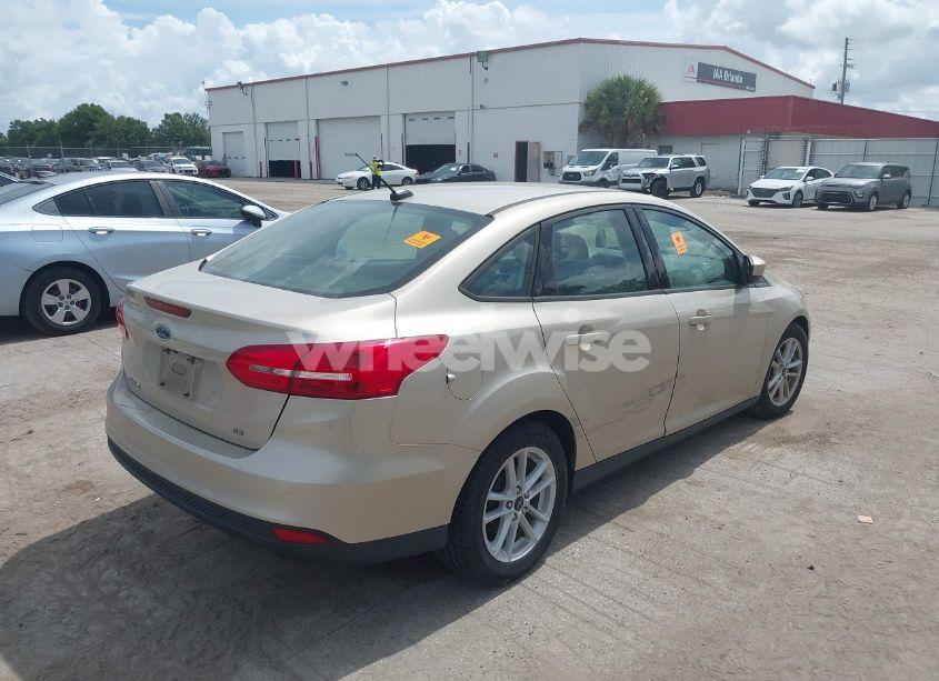 Photo 4 of 2018 Ford Focus SE (VIN 1FADP3F21JL227288)