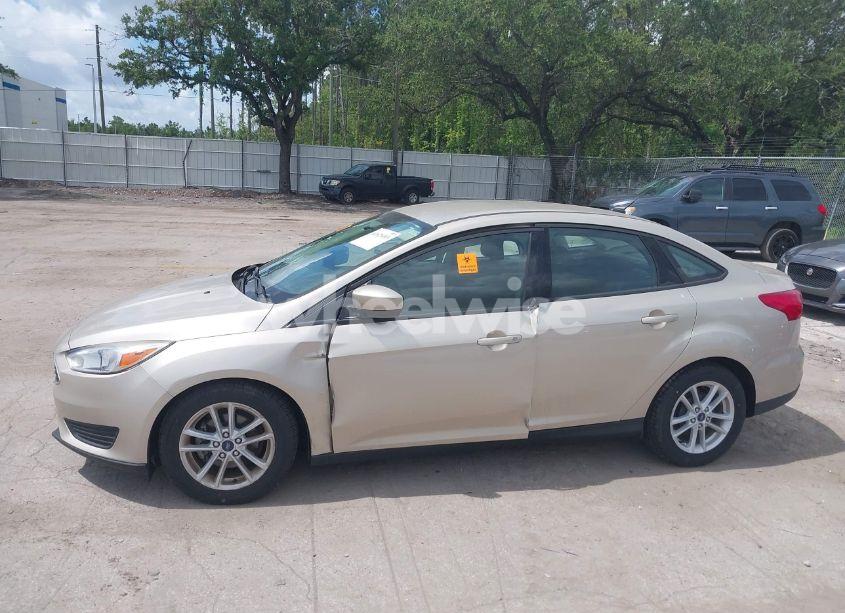 Photo 6 of 2018 Ford Focus SE (VIN 1FADP3F21JL227288)