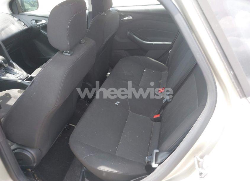 Photo 8 of 2018 Ford Focus SE (VIN 1FADP3F21JL227288)