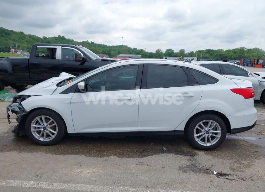 Photo 15 of 2018 Ford Focus SE (VIN 1FADP3F21JL257262)