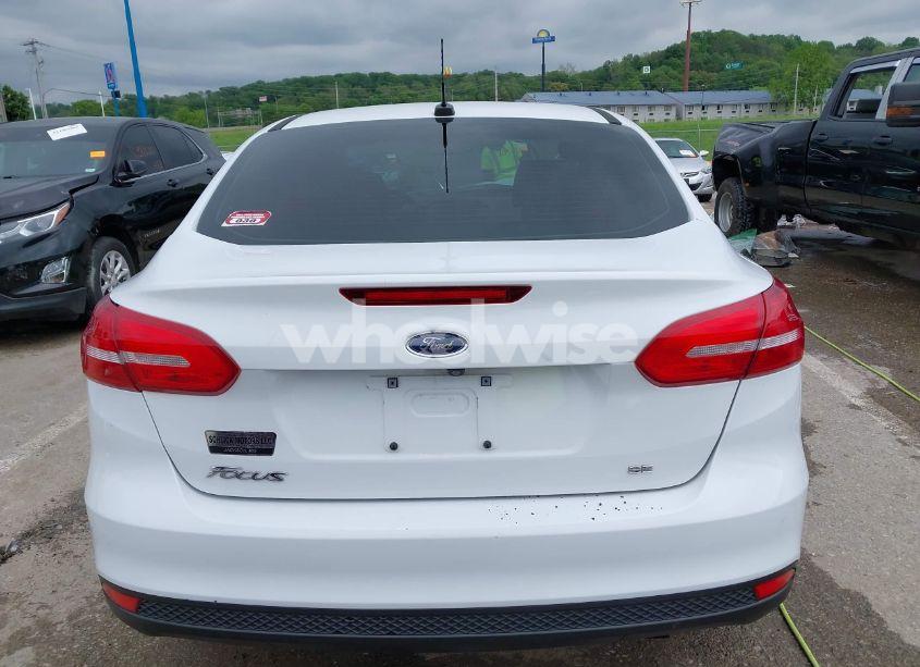 Photo 17 of 2018 Ford Focus SE (VIN 1FADP3F21JL257262)