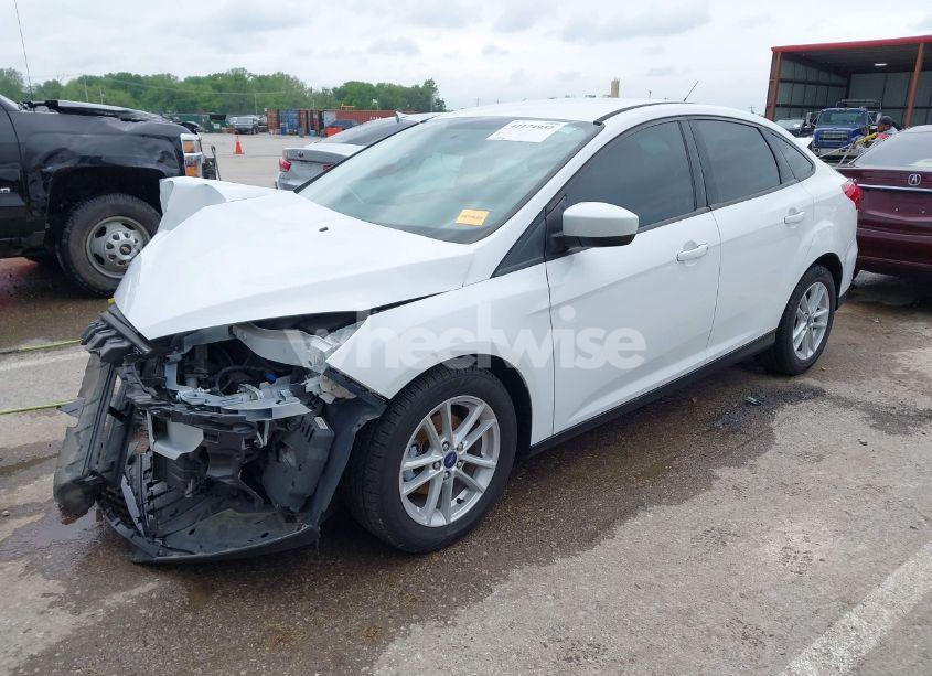 Photo 2 of 2018 Ford Focus SE (VIN 1FADP3F21JL257262)