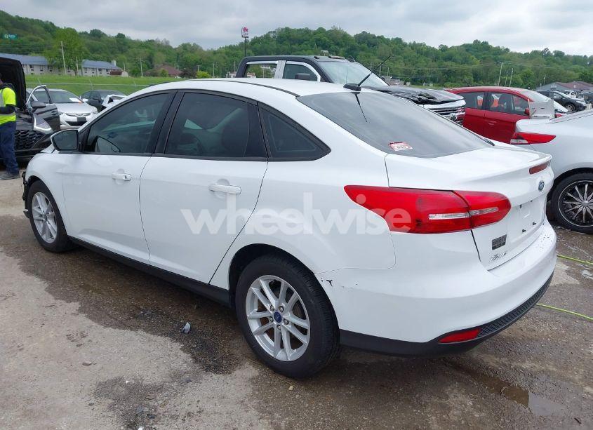 Photo 3 of 2018 Ford Focus SE (VIN 1FADP3F21JL257262)