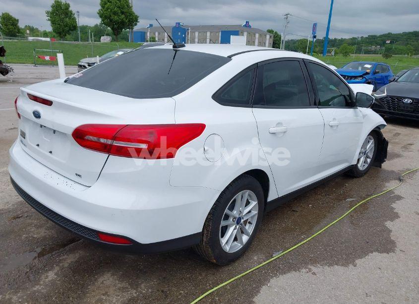 Photo 4 of 2018 Ford Focus SE (VIN 1FADP3F21JL257262)