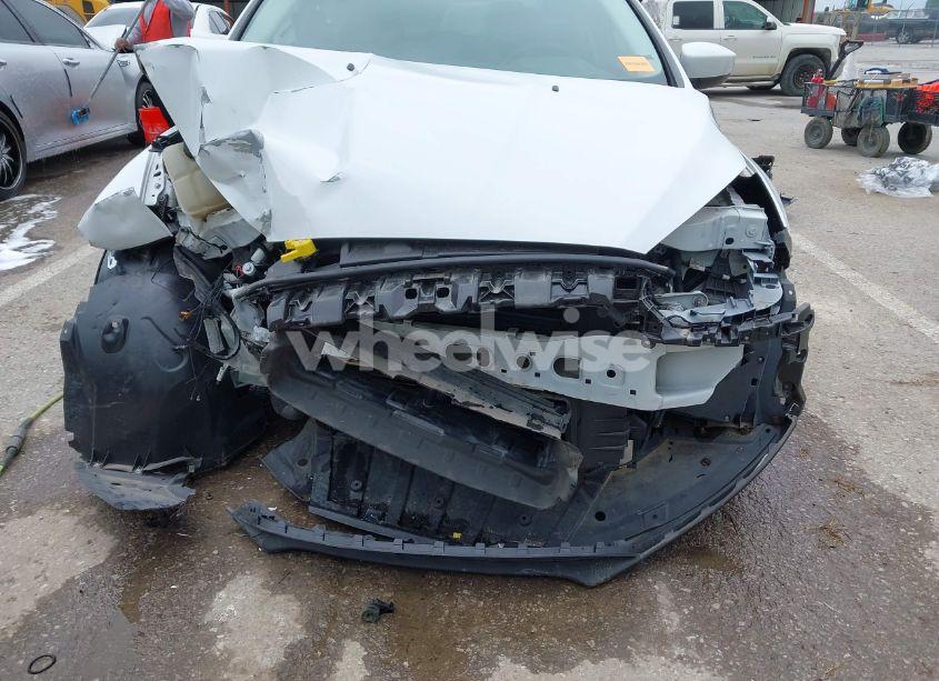 Photo 6 of 2018 Ford Focus SE (VIN 1FADP3F21JL257262)