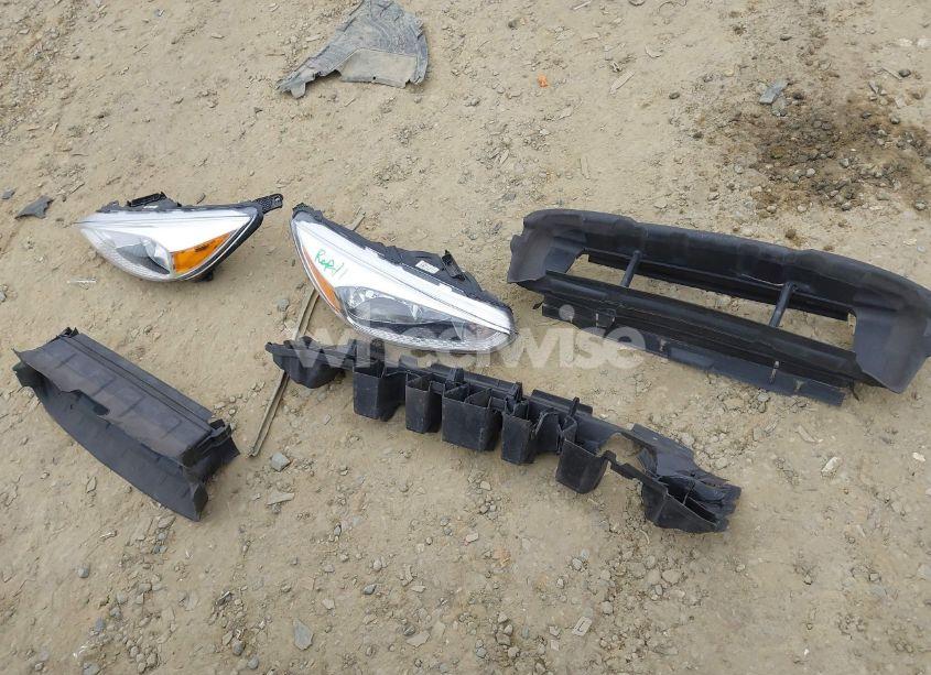 Photo 12 of 2018 Ford Focus SE (VIN 1FADP3F21JL275809)