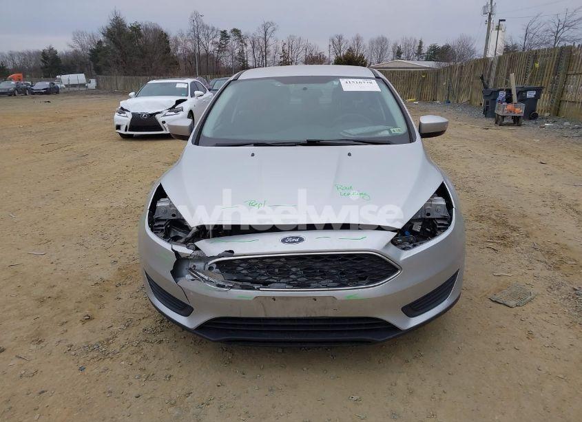 Photo 13 of 2018 Ford Focus SE (VIN 1FADP3F21JL275809)
