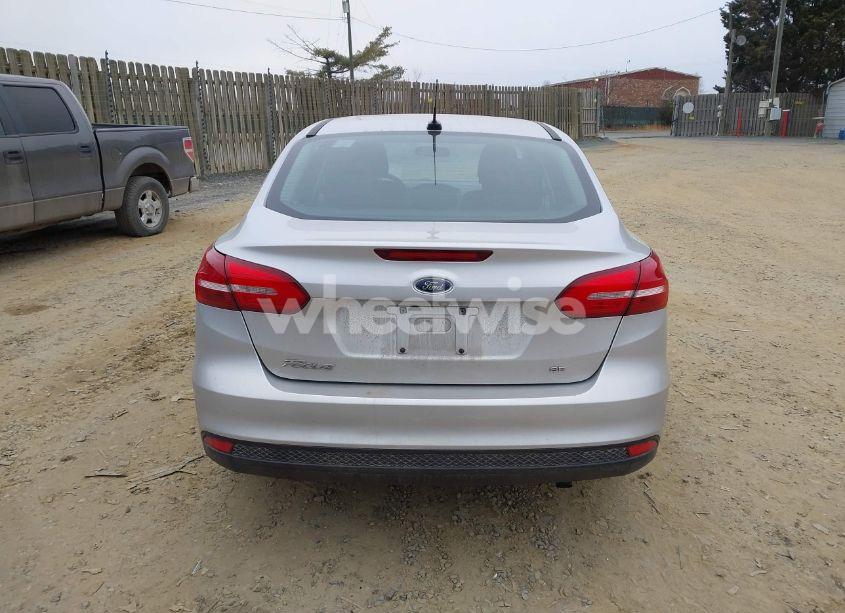 Photo 17 of 2018 Ford Focus SE (VIN 1FADP3F21JL275809)