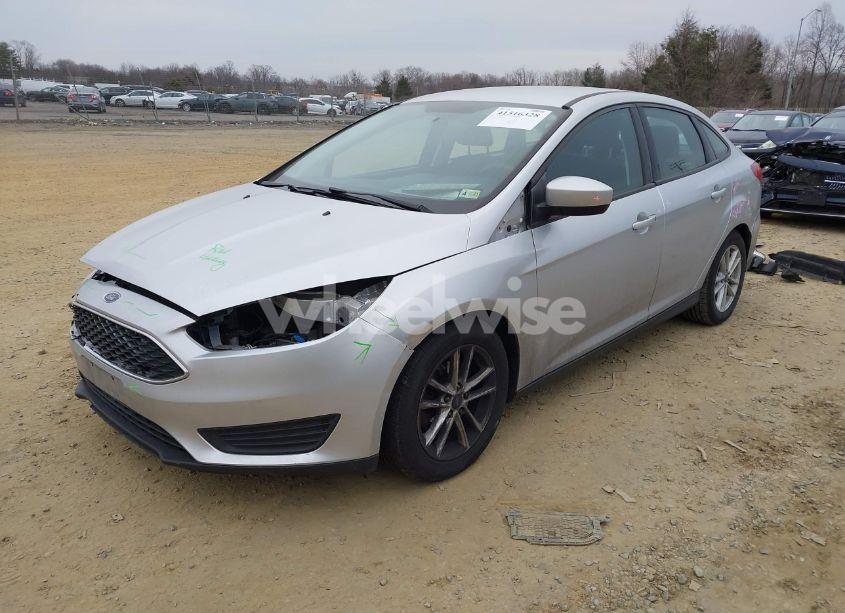Photo 2 of 2018 Ford Focus SE (VIN 1FADP3F21JL275809)