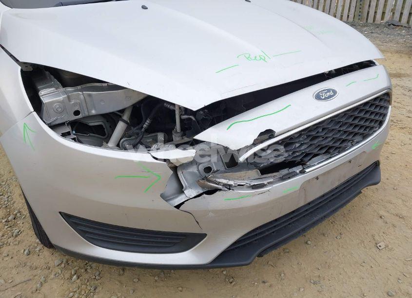 Photo 6 of 2018 Ford Focus SE (VIN 1FADP3F21JL275809)