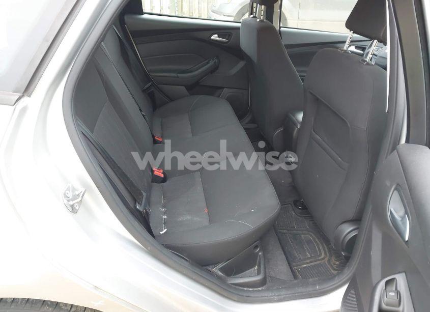 Photo 8 of 2018 Ford Focus SE (VIN 1FADP3F21JL275809)